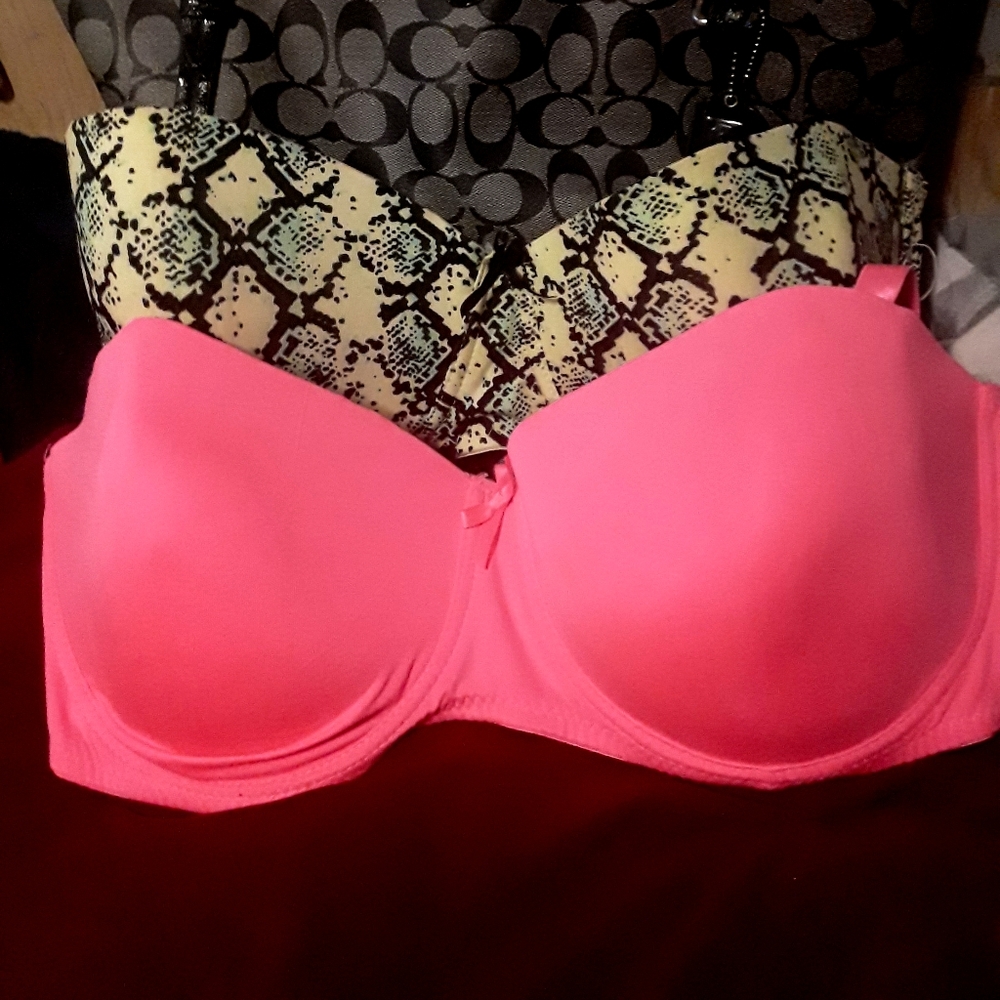 2 bra's
